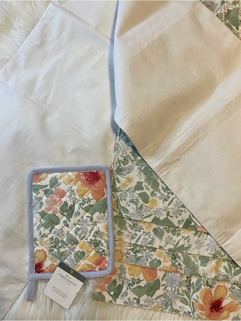 Threshold Ruby Ring Table Linens NWT Bundle - Picture 5 of 11